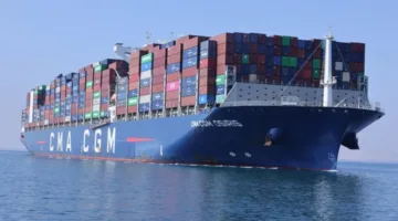 قناة السويس تشرع في استئناف حركة مرور الحاويات الضخمة.. عبور سفينة “CMA CGM OSIRIS” بحمولة تبلغ 154 ألف طن