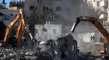 قوات الاحتلال تبلغ عن هدم خمسة منازل ومسجد في مخيم الجلزون