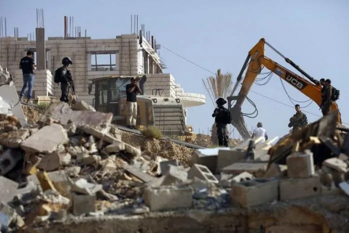 قوات الاحتلال تت demolish منزلًا وتأخذ control of آخر في نابلس قوات الاحتلال تت demolish منزلًا وتأخذ control of آخر في نابلس