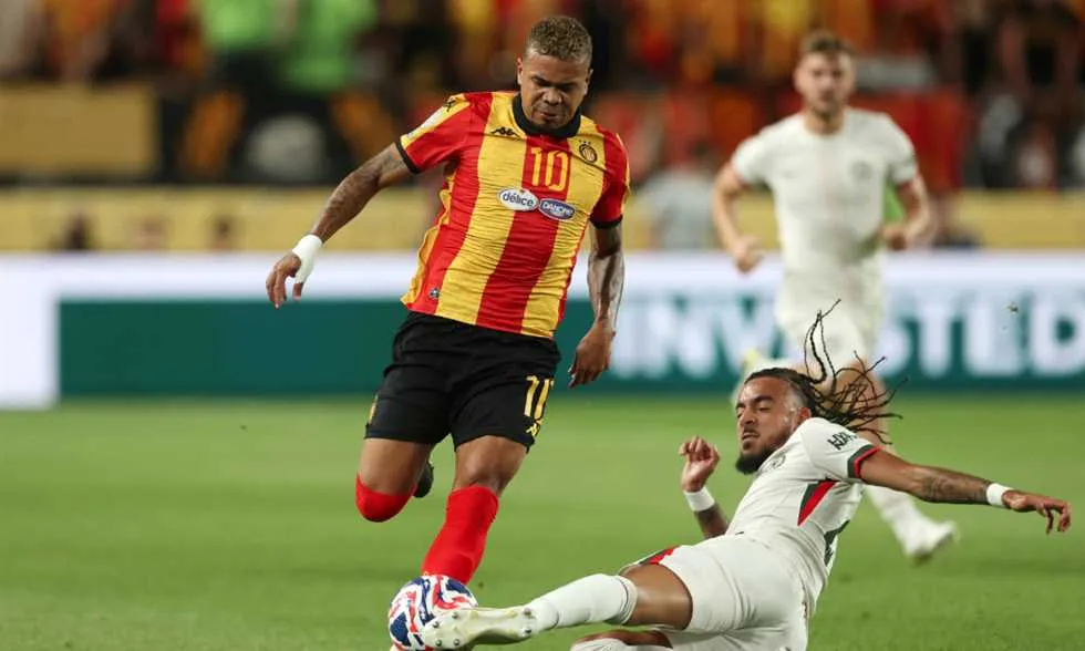 كأس العالم للأندية تختتم: تشيلسي يتغلب على الترجي (3-0) في المباراة النهائية. كأس العالم للأندية تختتم: تشيلسي يتغلب على الترجي (3-0) في المباراة النهائية.