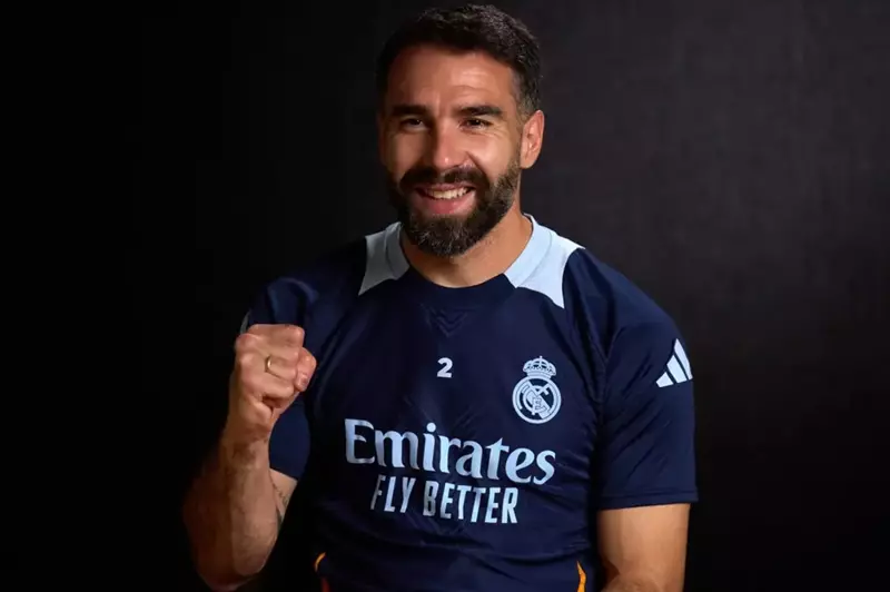 كارفخال: هدف ريال مدريد هو الفوز بكأس العالم للأندية، والدوري الأمريكي خيار مطروح للنقاش. كارفخال: هدف ريال مدريد هو الفوز بكأس العالم للأندية، والدوري الأمريكي خيار مطروح للنقاش.