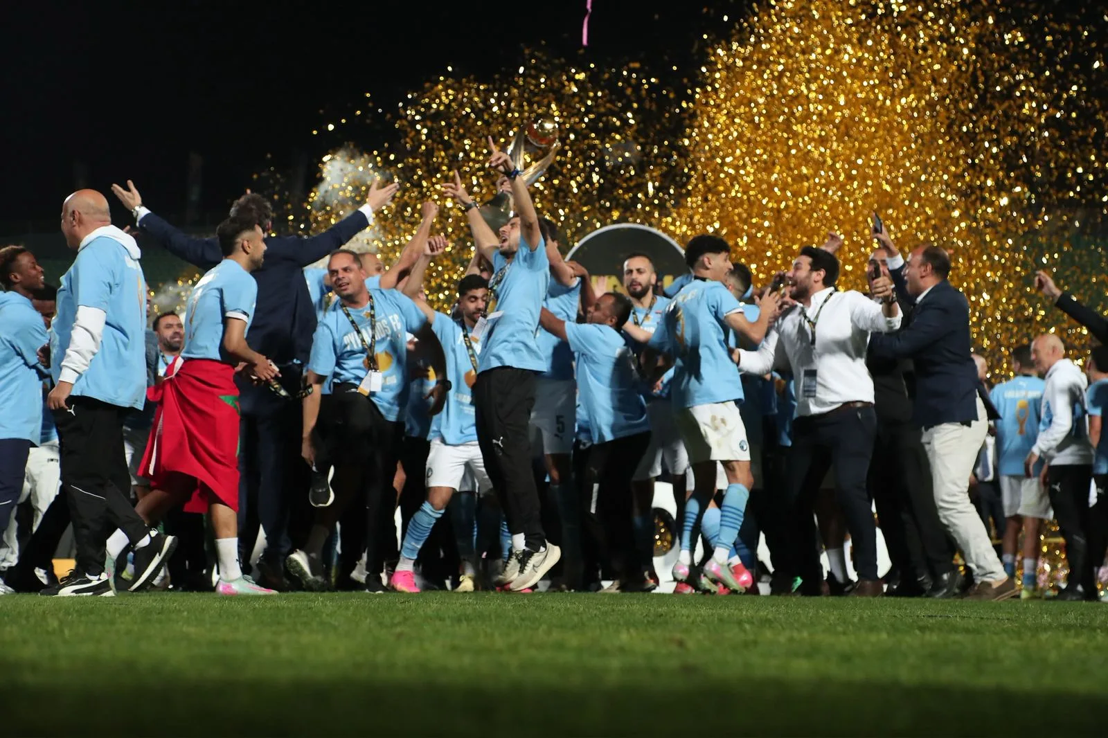 كاف: بيراميدز يحقق إنجازًا تاريخيًا ويتوج بلقب دوري أبطال إفريقيا لأول مرة في مسيرته كاف: بيراميدز يحقق إنجازًا تاريخيًا ويتوج بلقب دوري أبطال إفريقيا لأول مرة في مسيرته