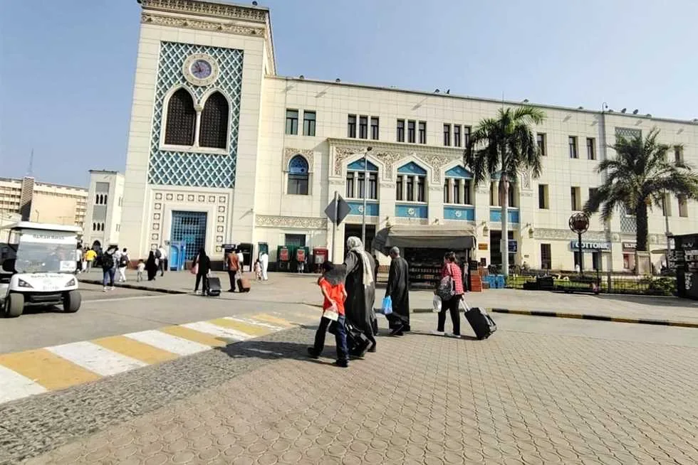 كامل الوزير يراقب سير العمل في مرافق النقل والمواصلات خلال اليوم الأول من عيد الأضحى كامل الوزير يراقب سير العمل في مرافق النقل والمواصلات خلال اليوم الأول من عيد الأضحى