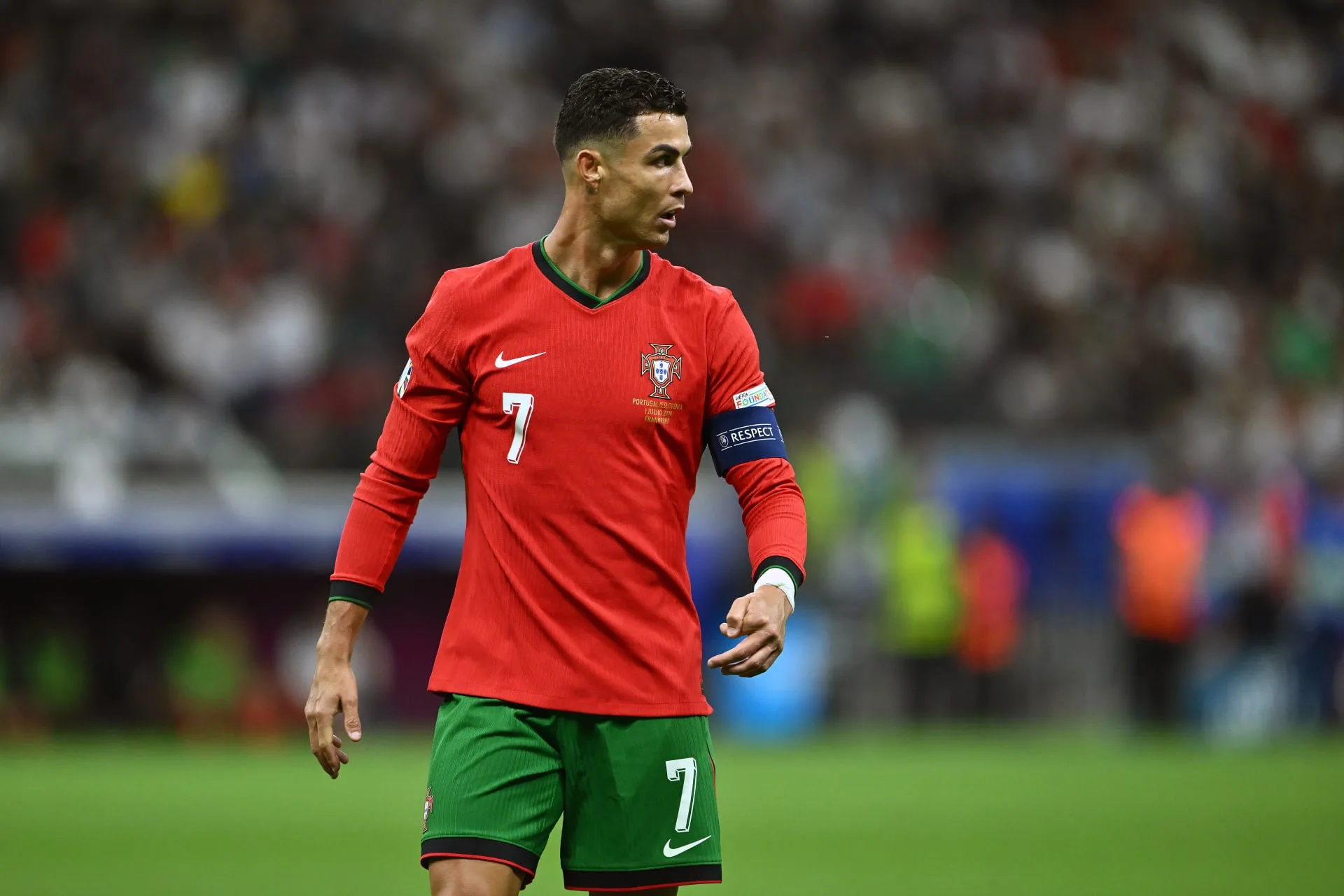 كريستيانو رونالدو يقود هجوم منتخب البرتغال أمام إسبانيا في نهائي كأس الأمم الأوروبية كريستيانو رونالدو يقود هجوم منتخب البرتغال أمام إسبانيا في نهائي كأس الأمم الأوروبية