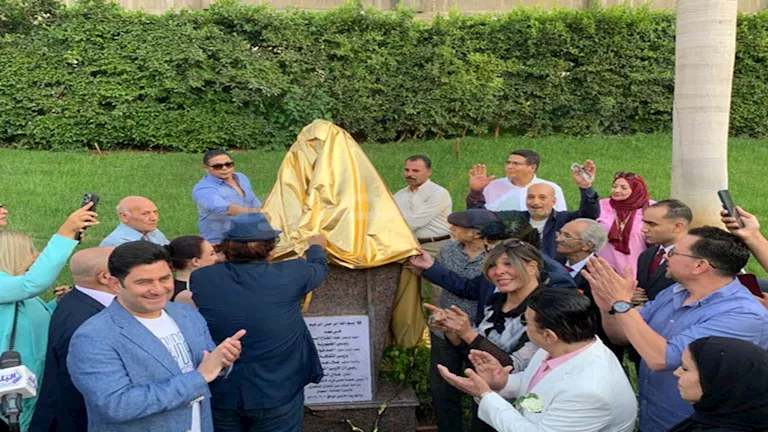 كشف النقاب عن تمثال أسمهان في دار الأوبرا المصرية.. 15 صورة كشف النقاب عن تمثال أسمهان في دار الأوبرا المصرية.. 15 صورة