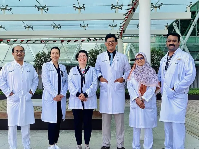 «كليفلاند كلينيك» يخفف معاناة رجل في الخمسين من عمره مع مرض «باركنسون»
