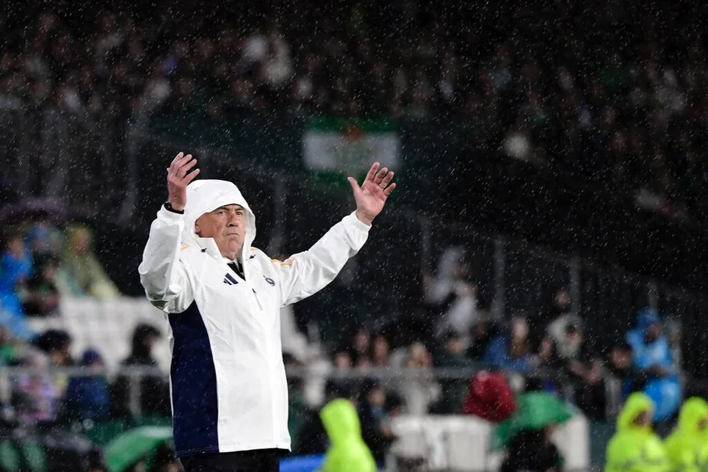 كورتوا: لم أنوَ انتقاد أنشيلوتي بعد مباراة الهلال.. وأرغب في الاعتزال مع ريال مدريد كورتوا: لم أنوَ انتقاد أنشيلوتي بعد مباراة الهلال.. وأرغب في الاعتزال مع ريال مدريد
