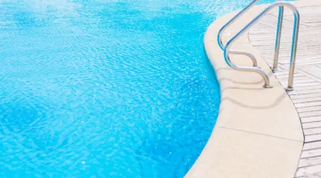 كيف تحافظ على جاذبية ملابس السباحة؟