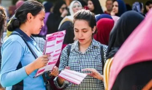 كيفية تحديد المعايير: آلية وضع الحد الأدنى للقبول في المراحل التعليمية.