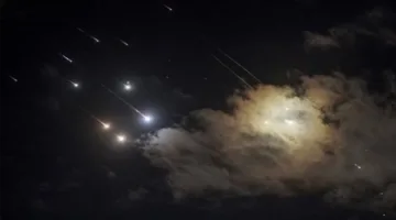 لأول مرة.. إطلاق صواريخ من غواصات إيرانية نحو إسرائيل