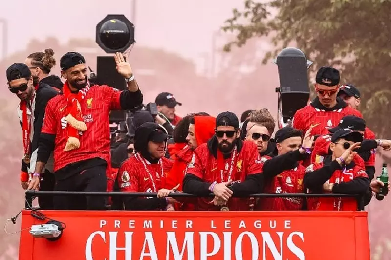 لا أحد سواه.. محمد صلاح يتوّج كأفضل لاعب في ليفربول للمرة الخامسة لا أحد سواه.. محمد صلاح يتوّج كأفضل لاعب في ليفربول للمرة الخامسة