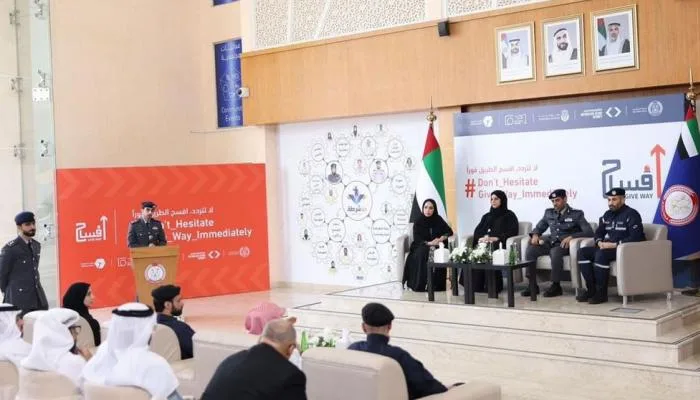 “لا تتأخر.. أفسح الطريق على الفور” .. حملة إماراتية لتعزيز ثقافة إعطاء الأولوية لمركبات الطوارئ.