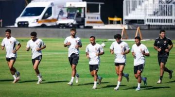 لاعب الأهلي يوضح قراره بشأن مواصلته مع الفريق