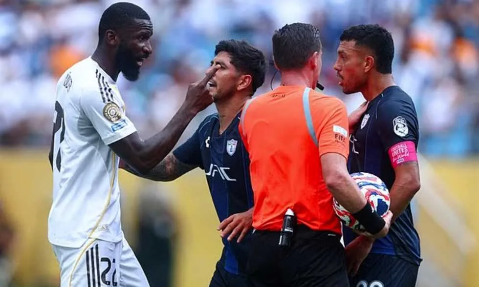لاعب باتشوكا: وصفت روديجر بـ”الخائف” فقط.. ومدربه: أستطيع أن أؤكد أن ذلك لم يحدث