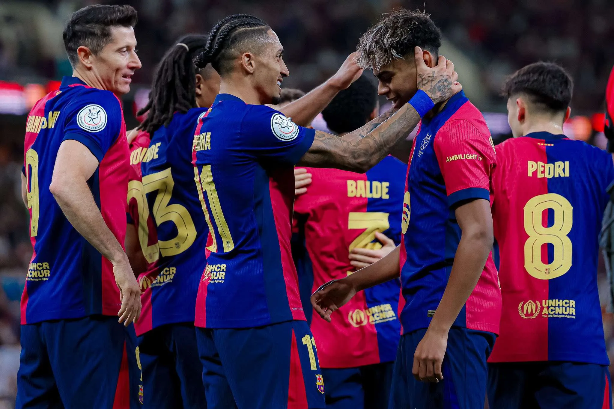 لاعب برشلونة يتمسك بالبقاء رغم العروض من الدوري الإنجليزي لاعب برشلونة يتمسك بالبقاء رغم العروض من الدوري الإنجليزي
