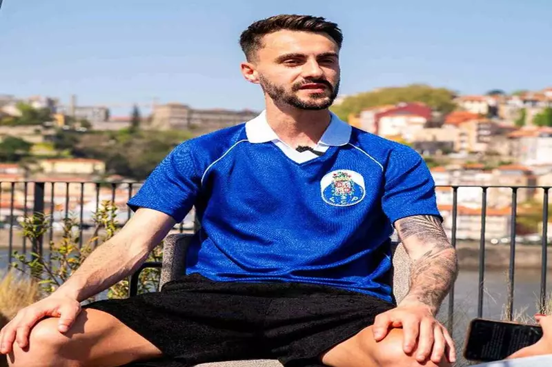 لاعب بورتو: أظن أن عددًا كبيرًا من الناس سيتابعون مباراتنا ضد الأهلي لاعب بورتو: أظن أن عددًا كبيرًا من الناس سيتابعون مباراتنا ضد الأهلي