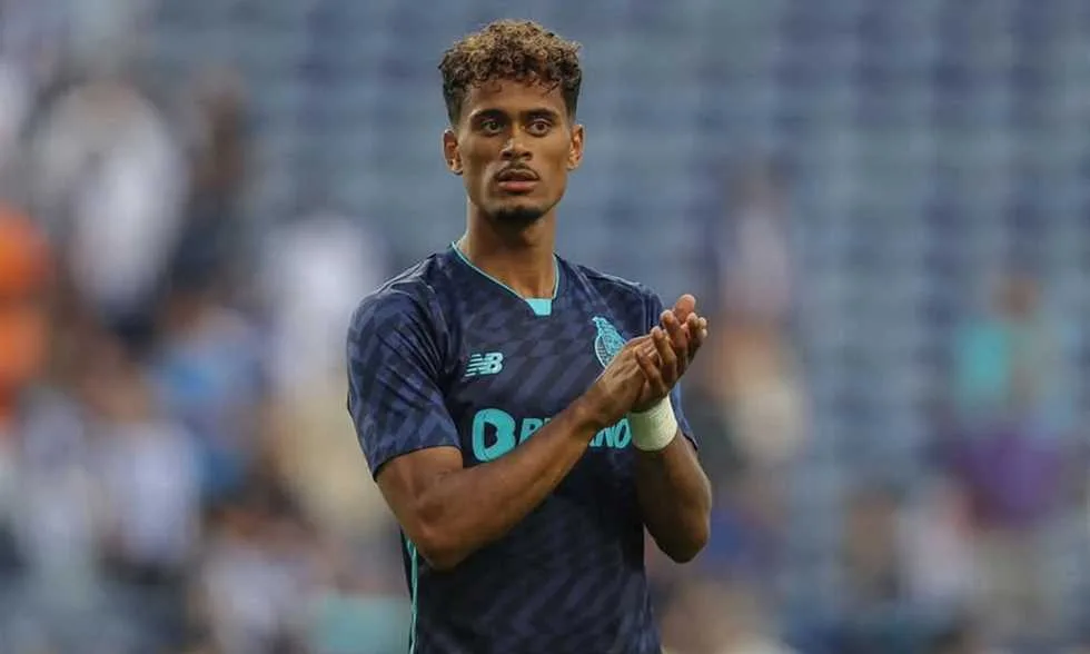 لاعب بورتو: سنحافظ على صمتنا أمام الأهلي.. ونسعى لتحقيق الفوز في العيد لاعب بورتو: سنحافظ على صمتنا أمام الأهلي.. ونسعى لتحقيق الفوز في العيد