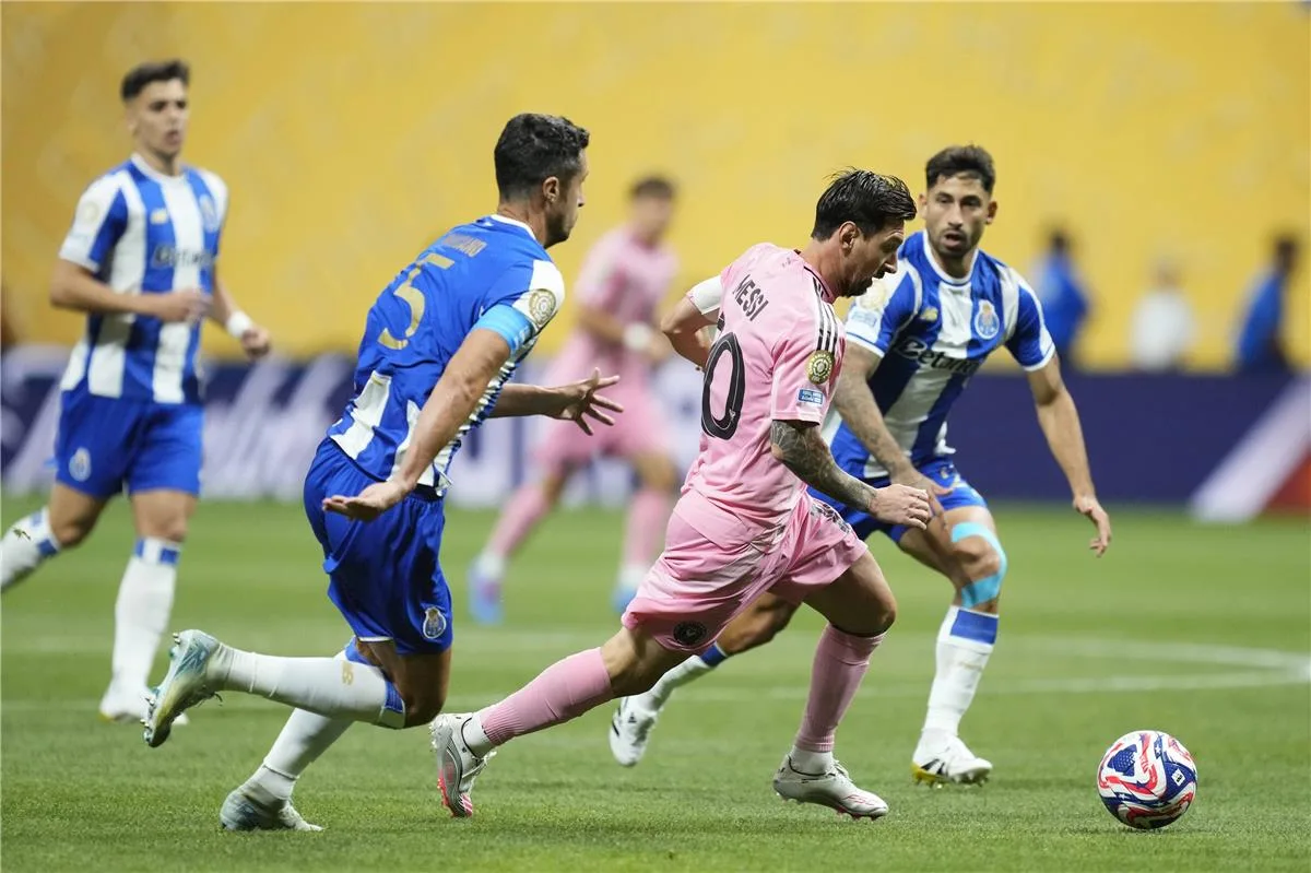 لاعب بورتو يوجه رسالة قوية: سنبقى مؤمنين حتى آخر دقيقة أمام الأهلي. لاعب بورتو يوجه رسالة قوية: سنبقى مؤمنين حتى آخر دقيقة أمام الأهلي.