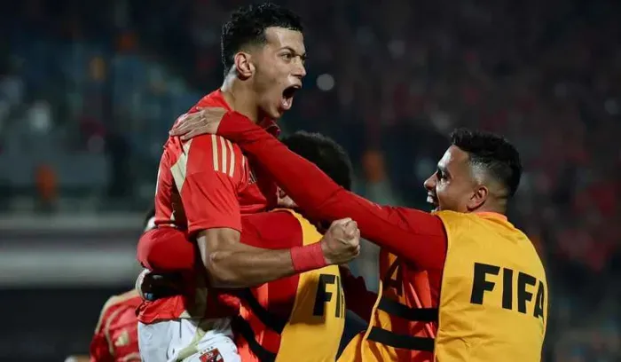 لاعبو الأهلي يلتزمون بإدخال الفرحة في قلوب الجماهير خلال كأس العالم للأندية لاعبو الأهلي يلتزمون بإدخال الفرحة في قلوب الجماهير خلال كأس العالم للأندية