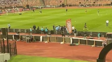 لاعبي الزمالك وبيراميدز يتناولون وجبة الإفطار قبل بدء مباراة نهائي الكأس.