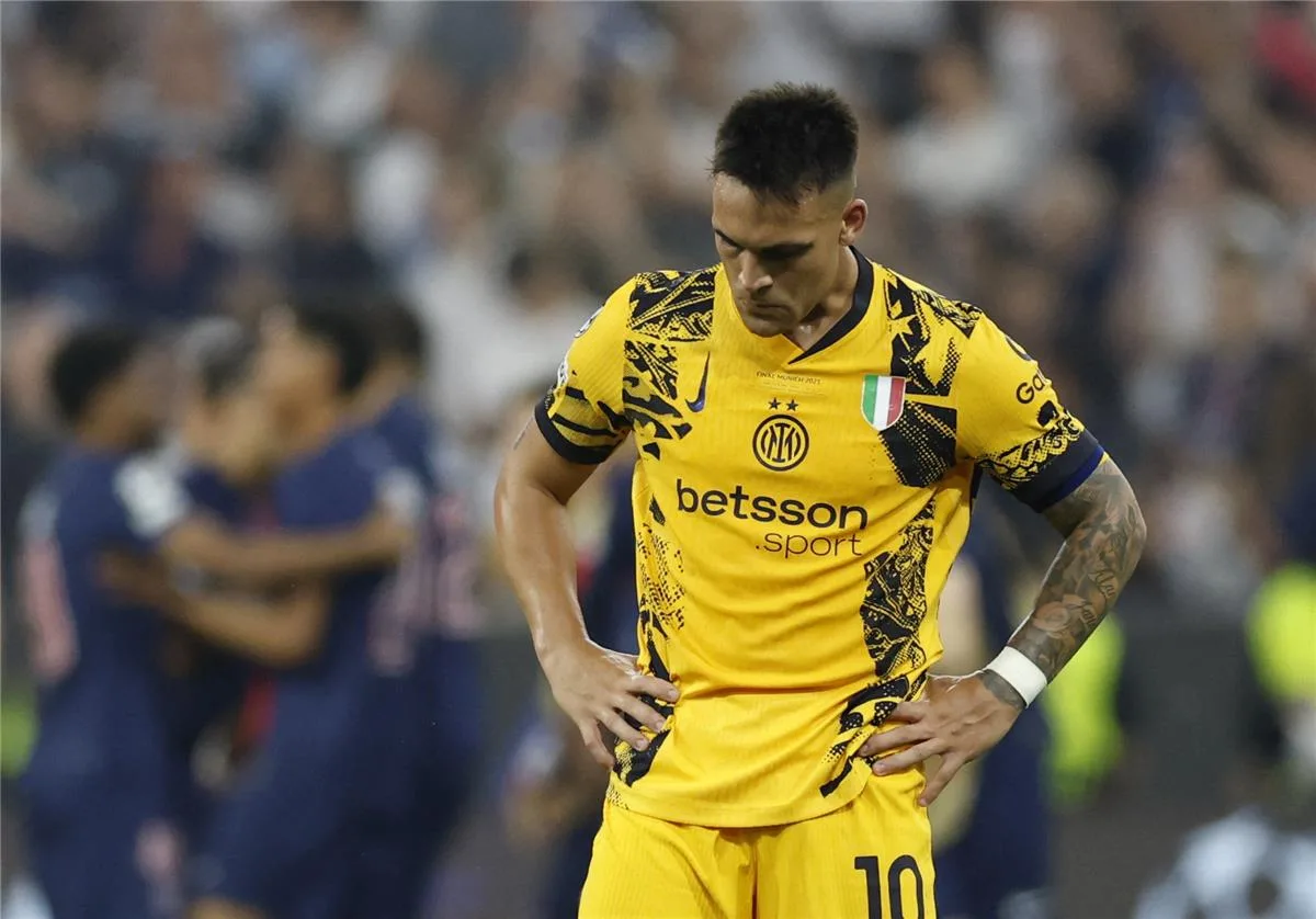 لاوتارو مارتينيز يعبّر عن فخره بعد خسارة إنتر ميلان في نهائي دوري أبطال أوروبا لاوتارو مارتينيز يعبّر عن فخره بعد خسارة إنتر ميلان في نهائي دوري أبطال أوروبا