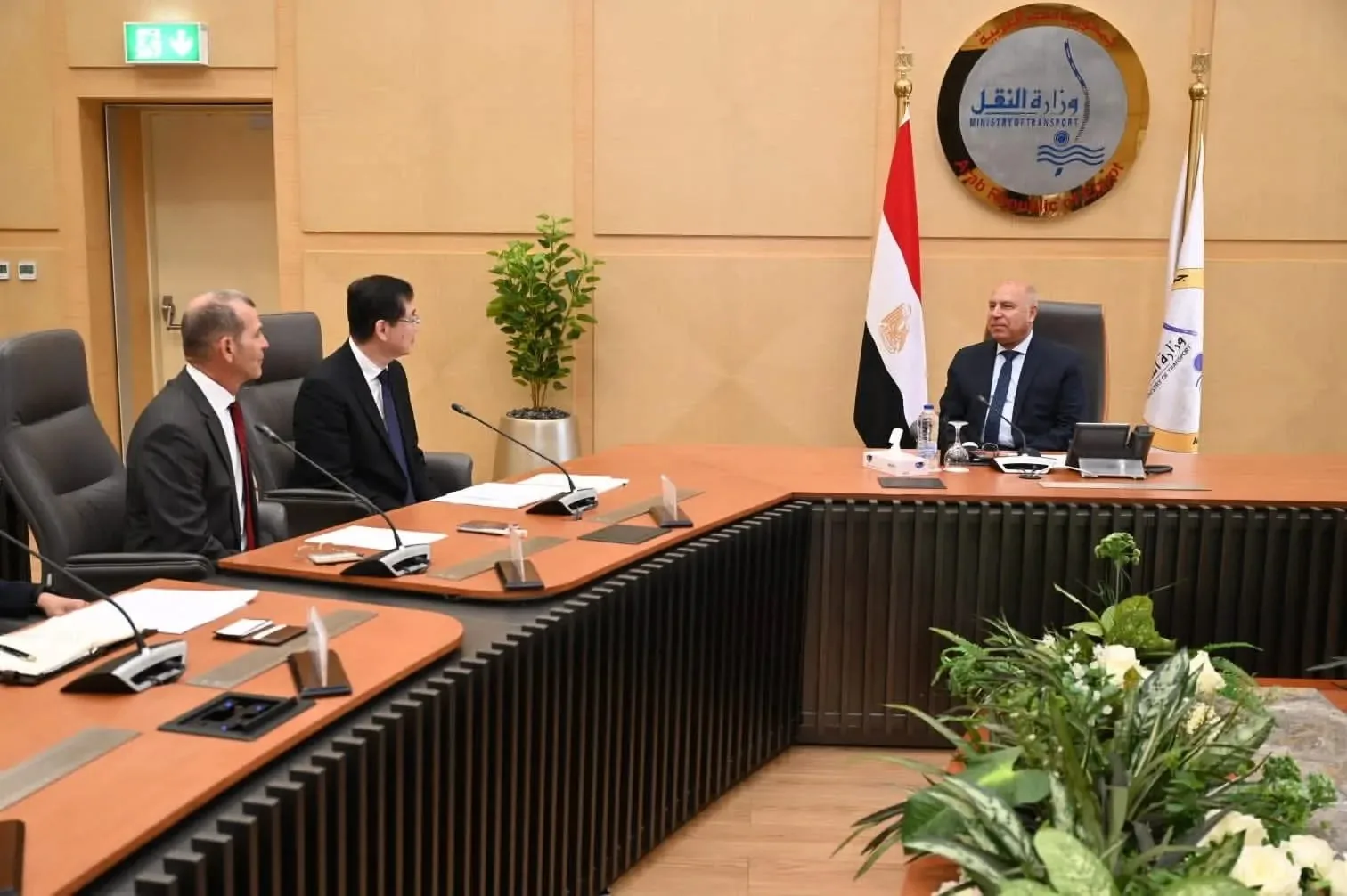 لتحسين خدمات المترو: وزير النقل يجتمع مع مسؤولين من شركة ميتسوبيشي اليابانية لتحسين خدمات المترو: وزير النقل يجتمع مع مسؤولين من شركة ميتسوبيشي اليابانية