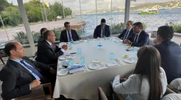 لتعزيز التعاون الاستثماري بين البلدين.. وزير الهجرة يجتمع بمجموعة من رجال الأعمال الأتراك.