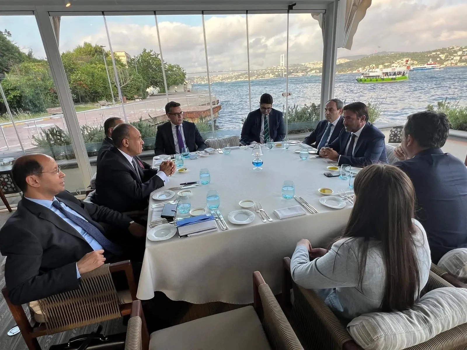لتعزيز التعاون الاستثماري بين البلدين.. وزير الهجرة يجتمع بمجموعة من رجال الأعمال الأتراك. لتعزيز التعاون الاستثماري بين البلدين.. وزير الهجرة يجتمع بمجموعة من رجال الأعمال الأتراك.