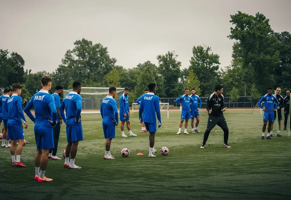 لضمان الالتزام والانتباه.. قرار غير متوقع من إيفيتش قبل مباراة العين ويوفنتوس