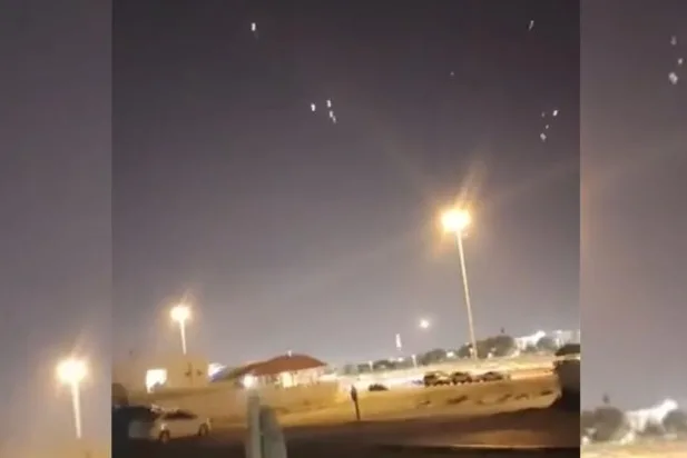 قطر: سقوط صاروخ إيراني من أصل 18 في القاعدة الأمريكية دون تسجيل إصابات قطر: سقوط صاروخ إيراني من أصل 18 في القاعدة الأمريكية دون تسجيل إصابات