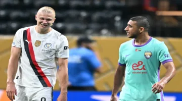 لقطة مميزة بين هالاند ورامي ربيعة تثير الانتباه في مباراة العين ضد مانشستر سيتي
