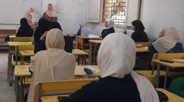 انتظام وهدوء في لجان امتحانات الثانوية الأزهرية.. وطلاب القسم الأدبي يتقدمون لامتحان اللغة الإنجليزية