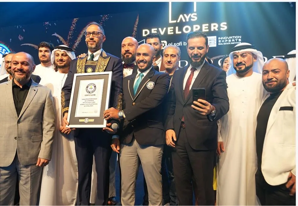 للمرة الثانية، الدكتور نور السروجي يسجل رقماً قياسياً في موسوعة جينيس لأكبر دورة تدريبية في مجال العقارات. للمرة الثانية، الدكتور نور السروجي يسجل رقماً قياسياً في موسوعة جينيس لأكبر دورة تدريبية في مجال العقارات.