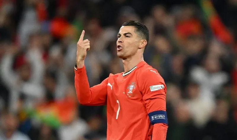 لماذا يضع كريستيانو رونالدو طلاء أسود على أظافر قدميه؟ لماذا يضع كريستيانو رونالدو طلاء أسود على أظافر قدميه؟