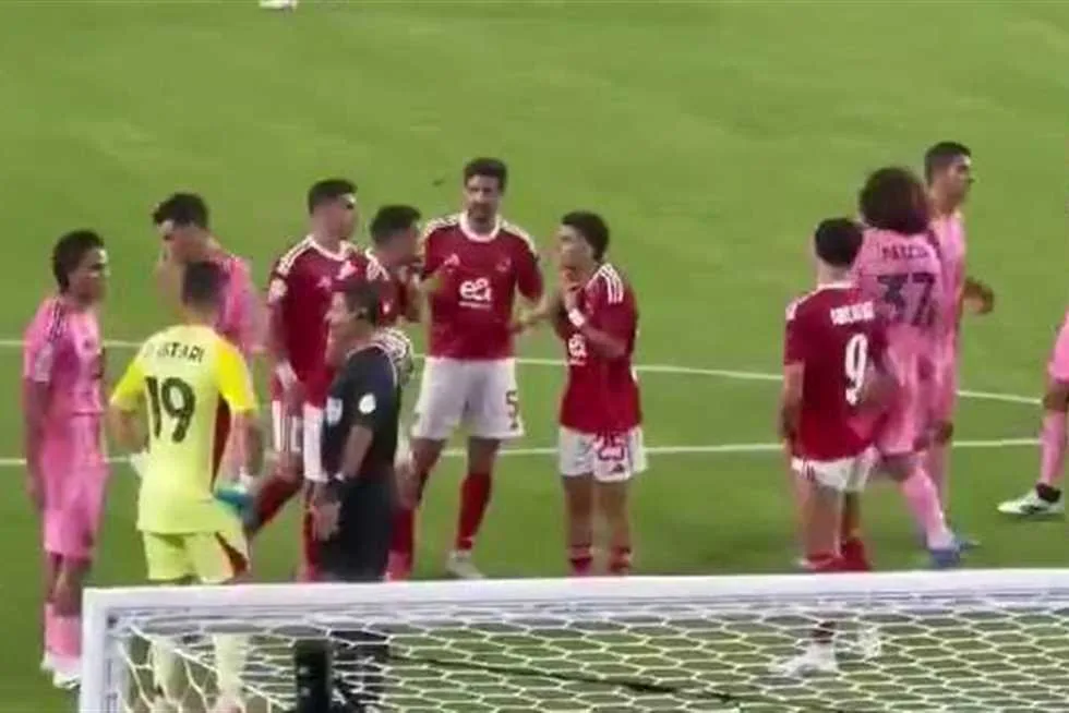 ليس تريزيجيه.. ميدو يُحمل هذا اللاعب مسؤولية فشل الأهلي في تنفيذ ركلة جزاء أمام إنتر ميامي. ليس تريزيجيه.. ميدو يُحمل هذا اللاعب مسؤولية فشل الأهلي في تنفيذ ركلة جزاء أمام إنتر ميامي.
