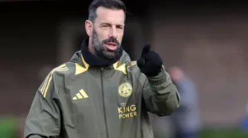 ليستر سيتي يقرر إنهاء عقد فان نيستلروي