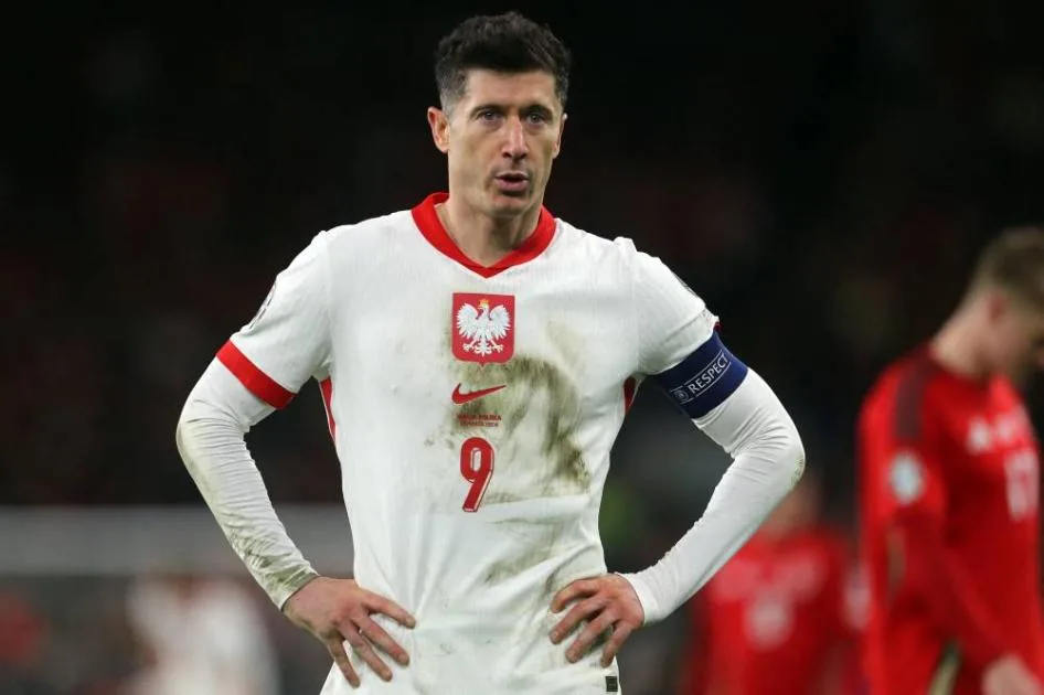 ليفاندوفسكي يتجاهل المنتخب البولندي بسبب شارة “القيادة” ليفاندوفسكي يتجاهل المنتخب البولندي بسبب شارة “القيادة”