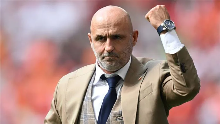 ليفاندوفسكي يواجه انتقادات عدم تواجده مع منتخب بولندا: لا أحد يفهم مشاعري ليفاندوفسكي يواجه انتقادات عدم تواجده مع منتخب بولندا: لا أحد يفهم مشاعري