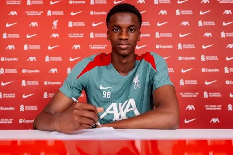 ليفربول يعلن عن تجديد عقد لاعب فريق الناشئين