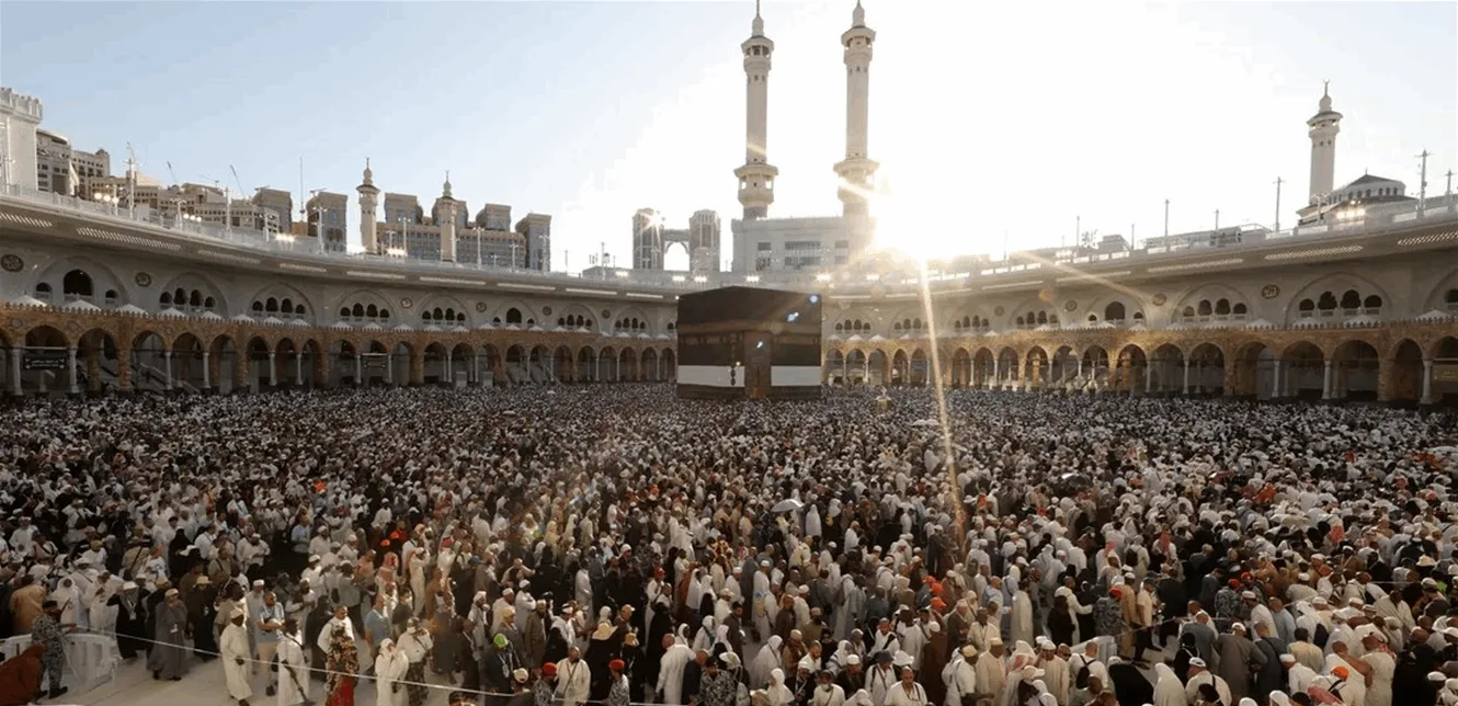 مئات الآلاف ينهون طواف الوداع ويختتمون موسم الحج مئات الآلاف ينهون طواف الوداع ويختتمون موسم الحج