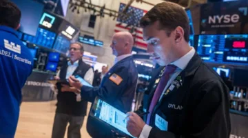 ما العوامل التي دفعت الأسواق العالمية لتحقيق ارتفاعات جديدة؟