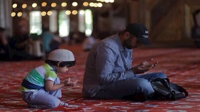 ما رأي الإفتاء في ذكر اسم الشخص خلال الدعاء في الصلاة؟