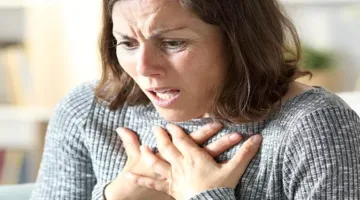 ما سبب الشعور بألم المعدة وصعوبة التنفس عند التعرض للخوف؟