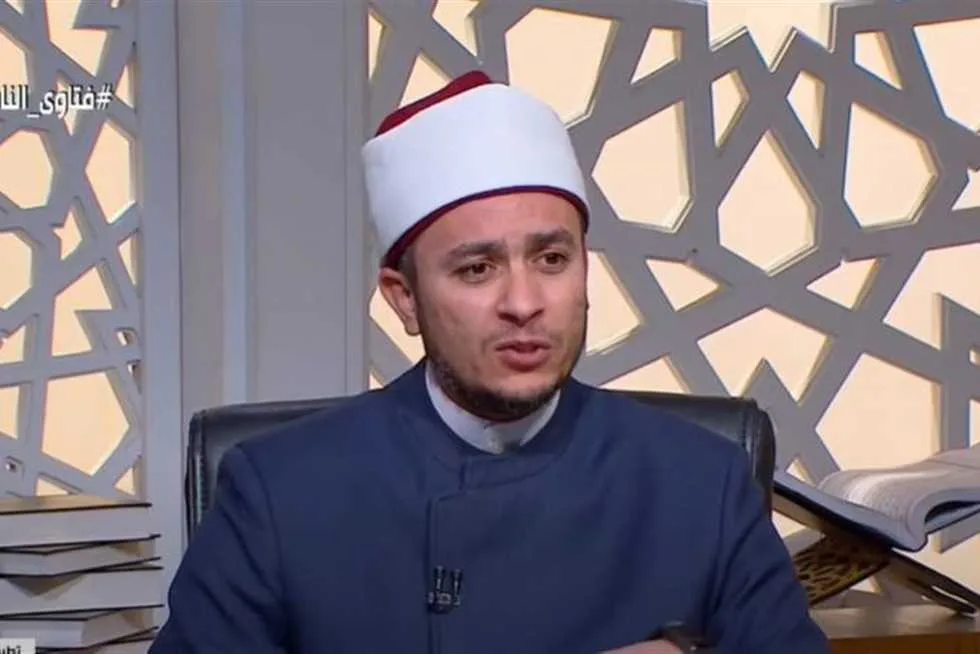 ما هو رأي أمين الفتوى في الاستماع إلى القرآن أثناء النوم؟ (فيديو) ما هو رأي أمين الفتوى في الاستماع إلى القرآن أثناء النوم؟ (فيديو)