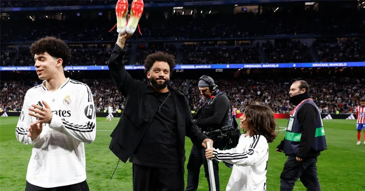 مارسيلو يقترح على ريال مدريد صفقتين من باريس سان جيرمان وبطل كأس العالم للأندية. مارسيلو يقترح على ريال مدريد صفقتين من باريس سان جيرمان وبطل كأس العالم للأندية.
