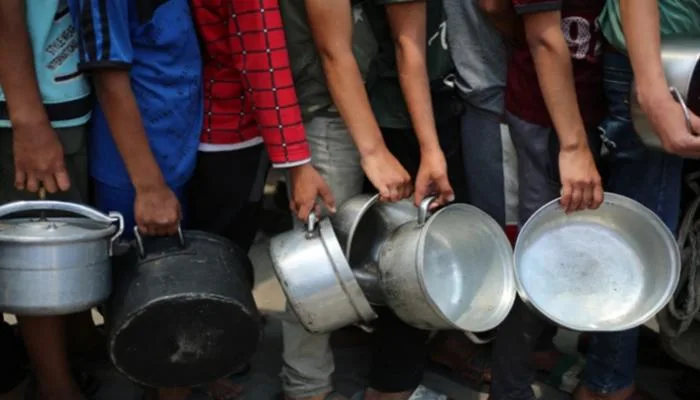 ماكرون يعتبر حصار غزة “خزيًا” والأمم المتحدة تعلن “تحذير المجاعة” ماكرون يعتبر حصار غزة “خزيًا” والأمم المتحدة تعلن “تحذير المجاعة”