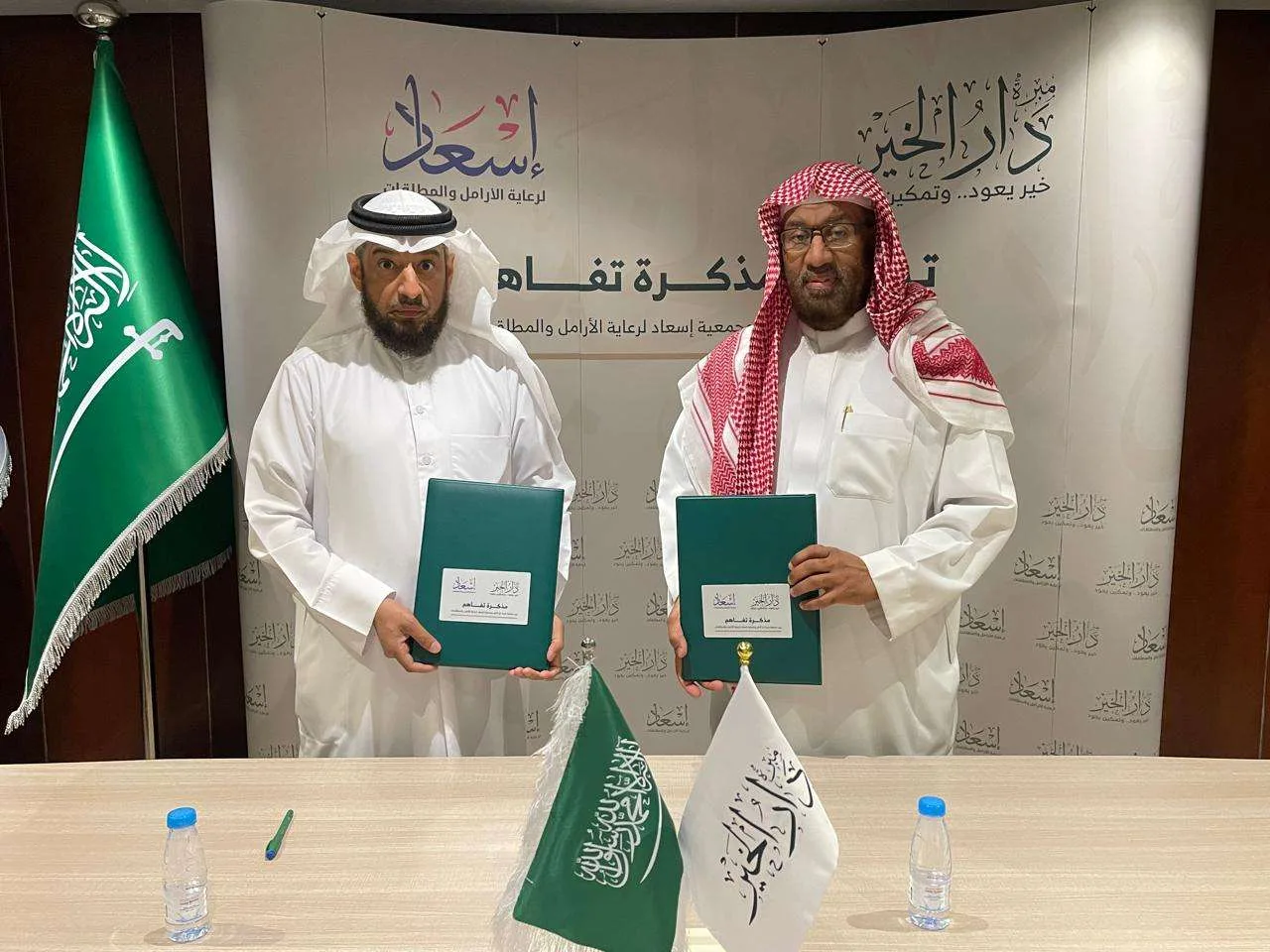 “مبادرة مبرة دار الخير وإسعاد: توقيع اتفاقية لتعزيز التعاون التقني لدعم الأرامل والمطلقات في الدمام – تفاصيل”
05 يونيو 2025 | 09:58 صباحاً “مبادرة مبرة دار الخير وإسعاد: توقيع اتفاقية لتعزيز التعاون التقني لدعم الأرامل والمطلقات في الدمام – تفاصيل”
05 يونيو 2025 | 09:58 صباحاً