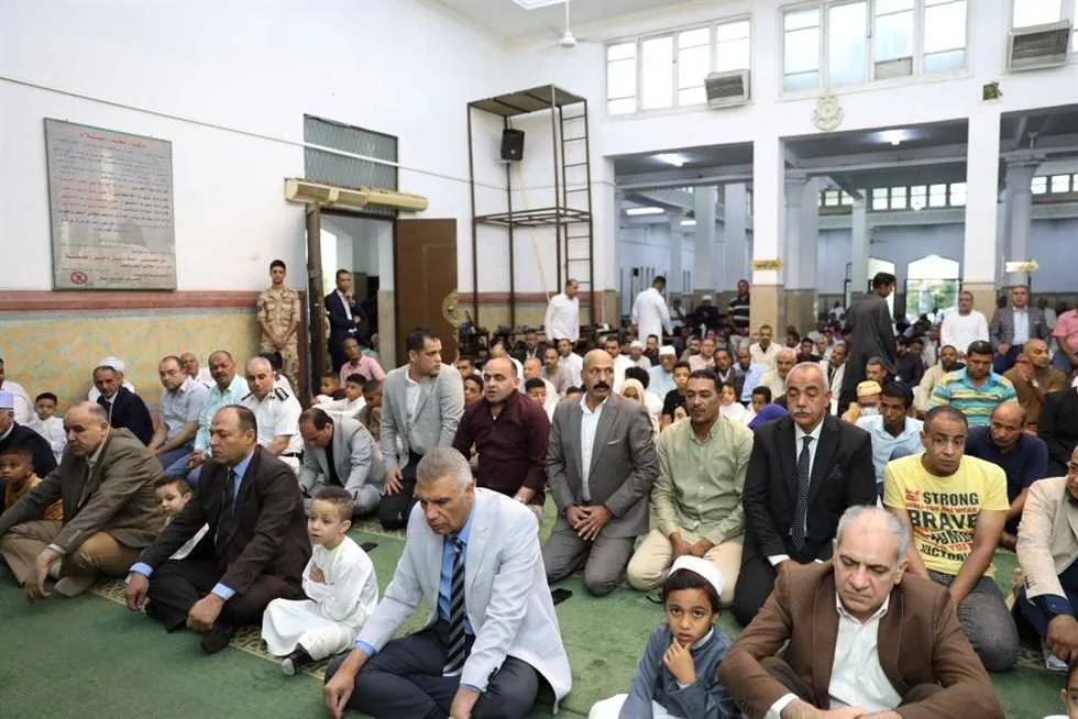 محافظ أسوان يؤدي صلاة عيد الأضحى في مسجد النصر محافظ أسوان يؤدي صلاة عيد الأضحى في مسجد النصر