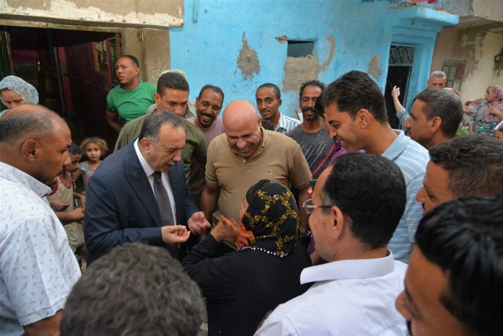 محافظ أسيوط يتابع مشروع تطوير “منازل المصلة” بحي غرب لتحسين حياة 130 أسرة محافظ أسيوط يتابع مشروع تطوير “منازل المصلة” بحي غرب لتحسين حياة 130 أسرة