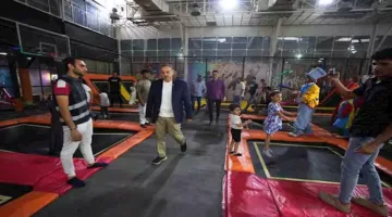 محافظ أسيوط يرافق الأيتام في نشاط ترفيهي خلال عيد الأضحى (صور)